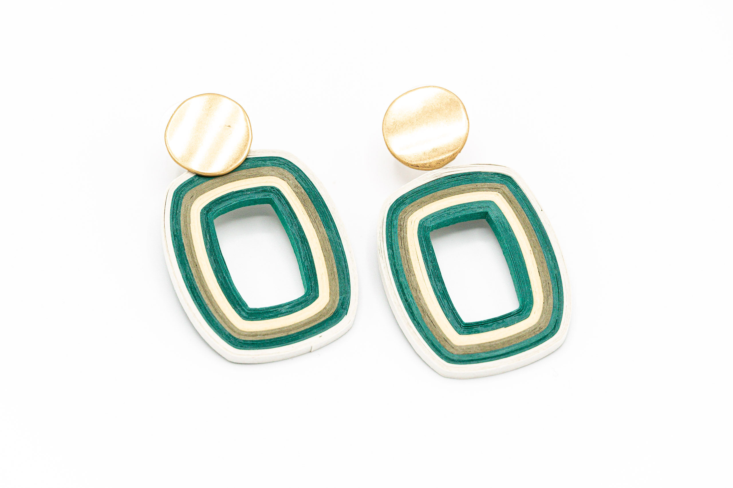 ORECCHINO A LOBO TONDO MET.+RETTANGOLO IN CARTA VERDE