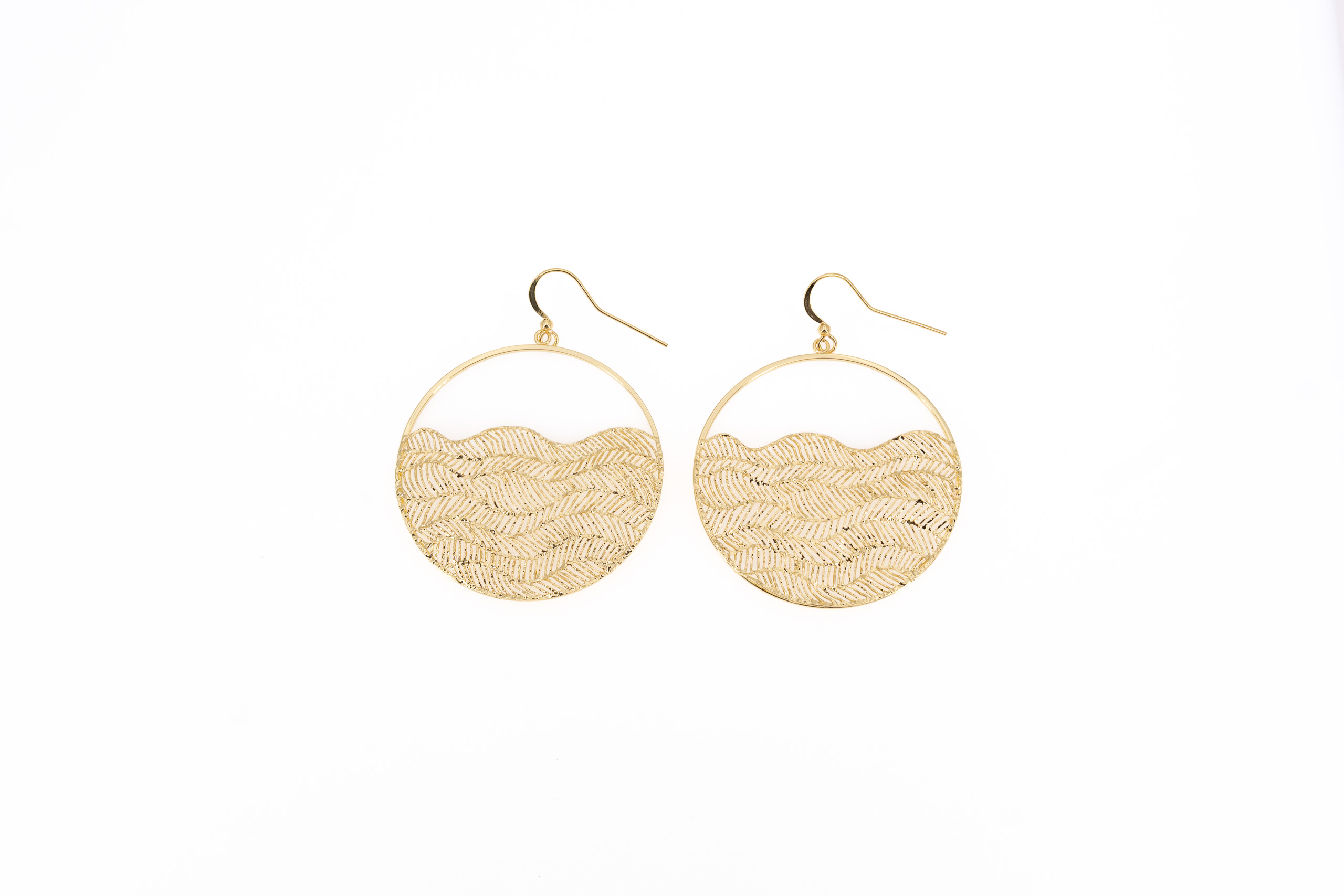 Orecchini ottone cerchio ricamo onde centrali