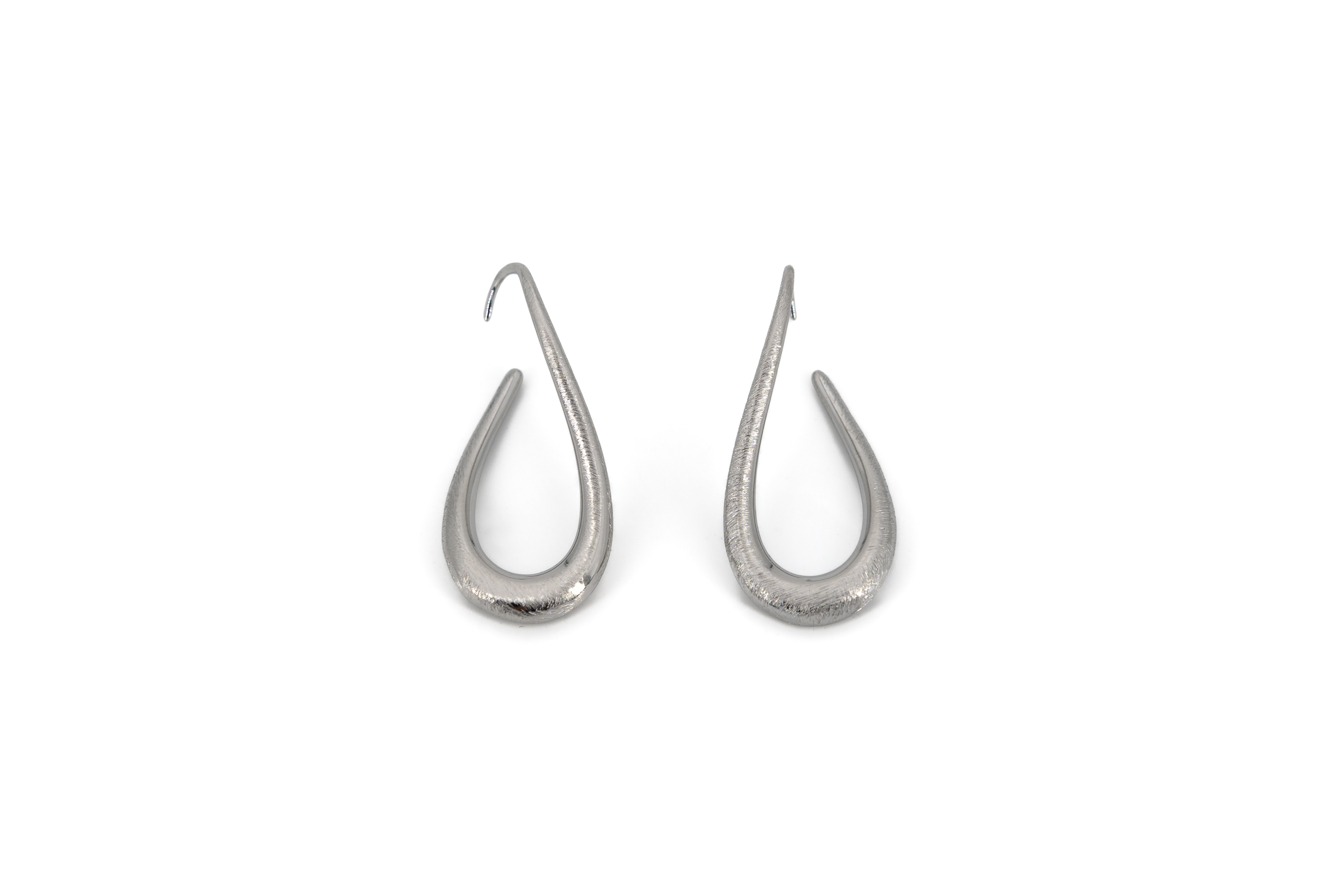 Orecchini acciaio uncino stilizzato