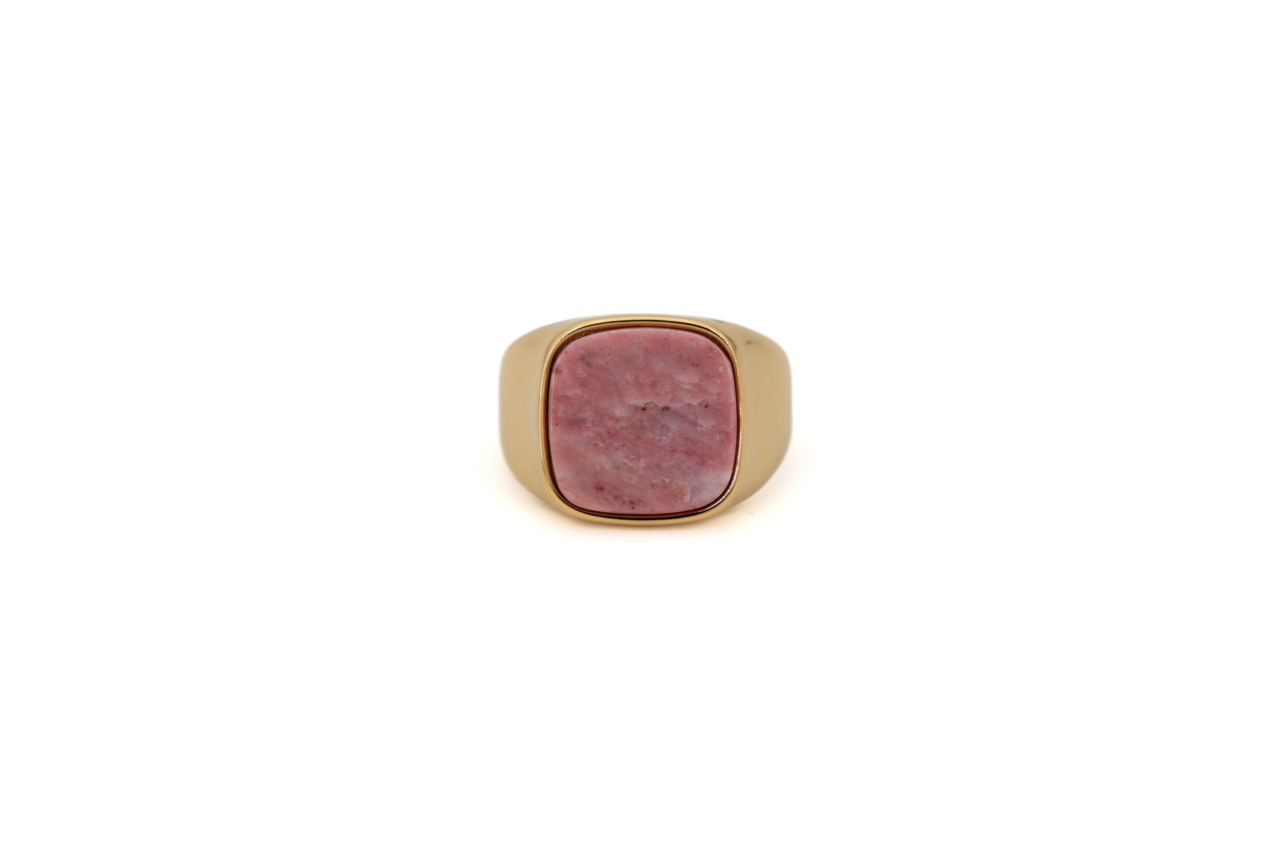 Anello acciaio dorato con pietra quadrata rosa