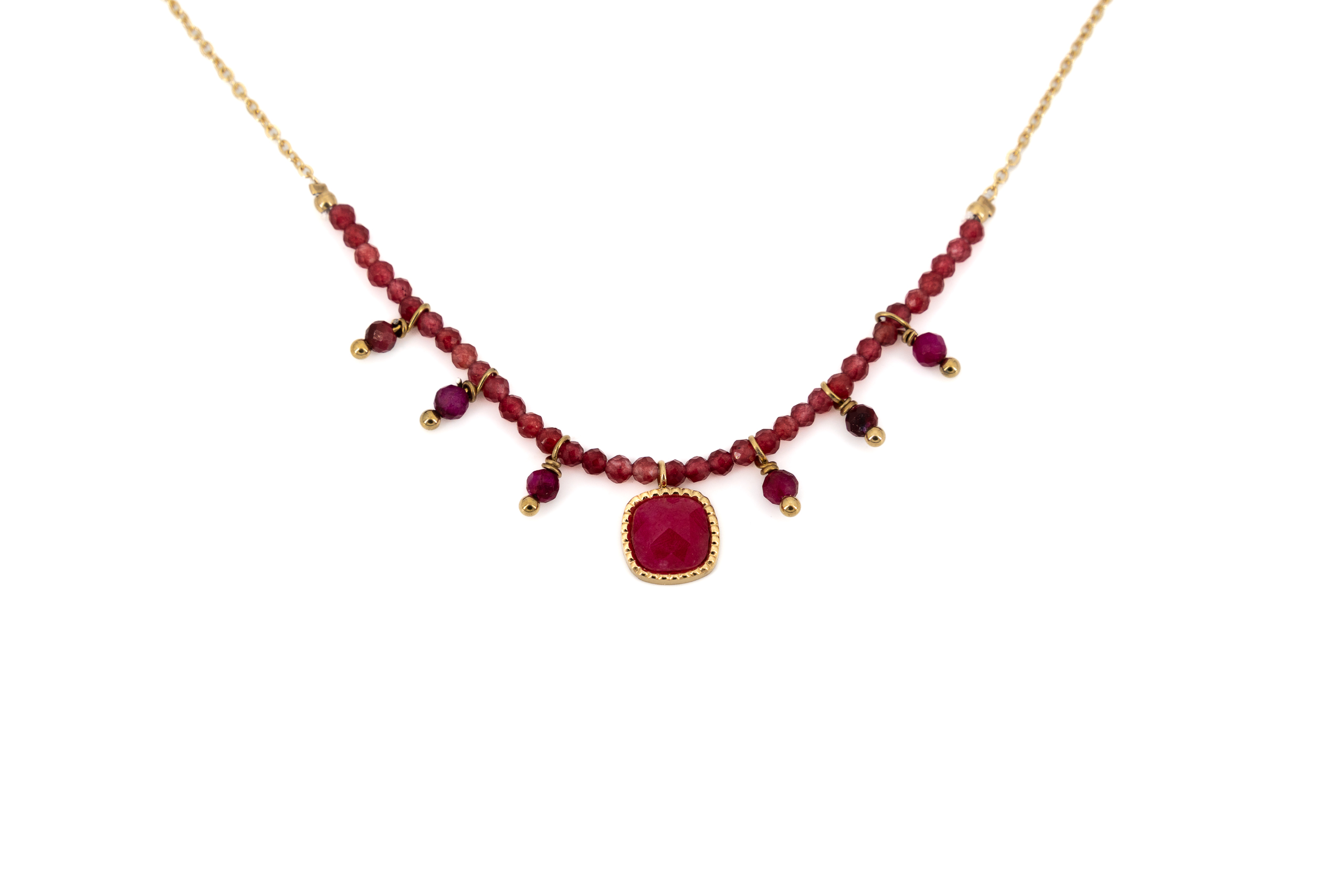 Collana corta acciaio dorato pietrine e quadretto rosso