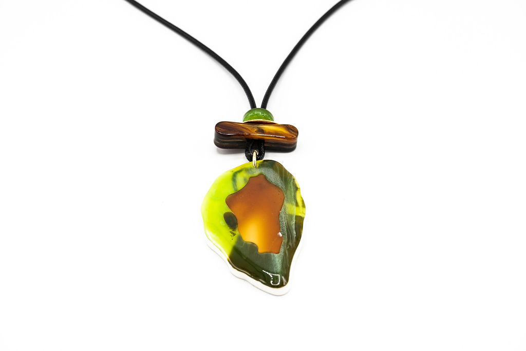 COLLANA LUNGA FOGLIA PENDENTE RESINA BICOLOR VERDE+MARRONE
