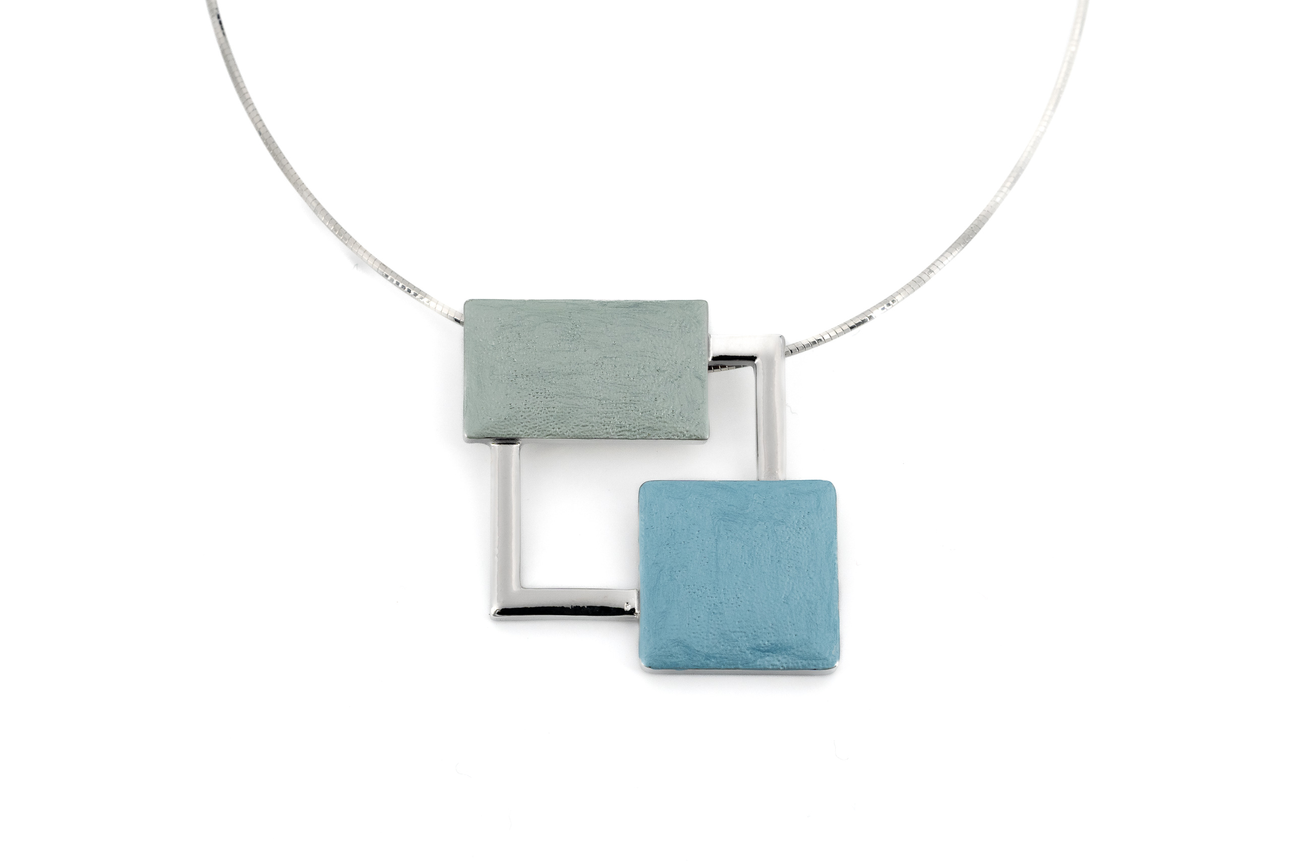 Collana filo semi rigido corto zama quadri sovrapposti