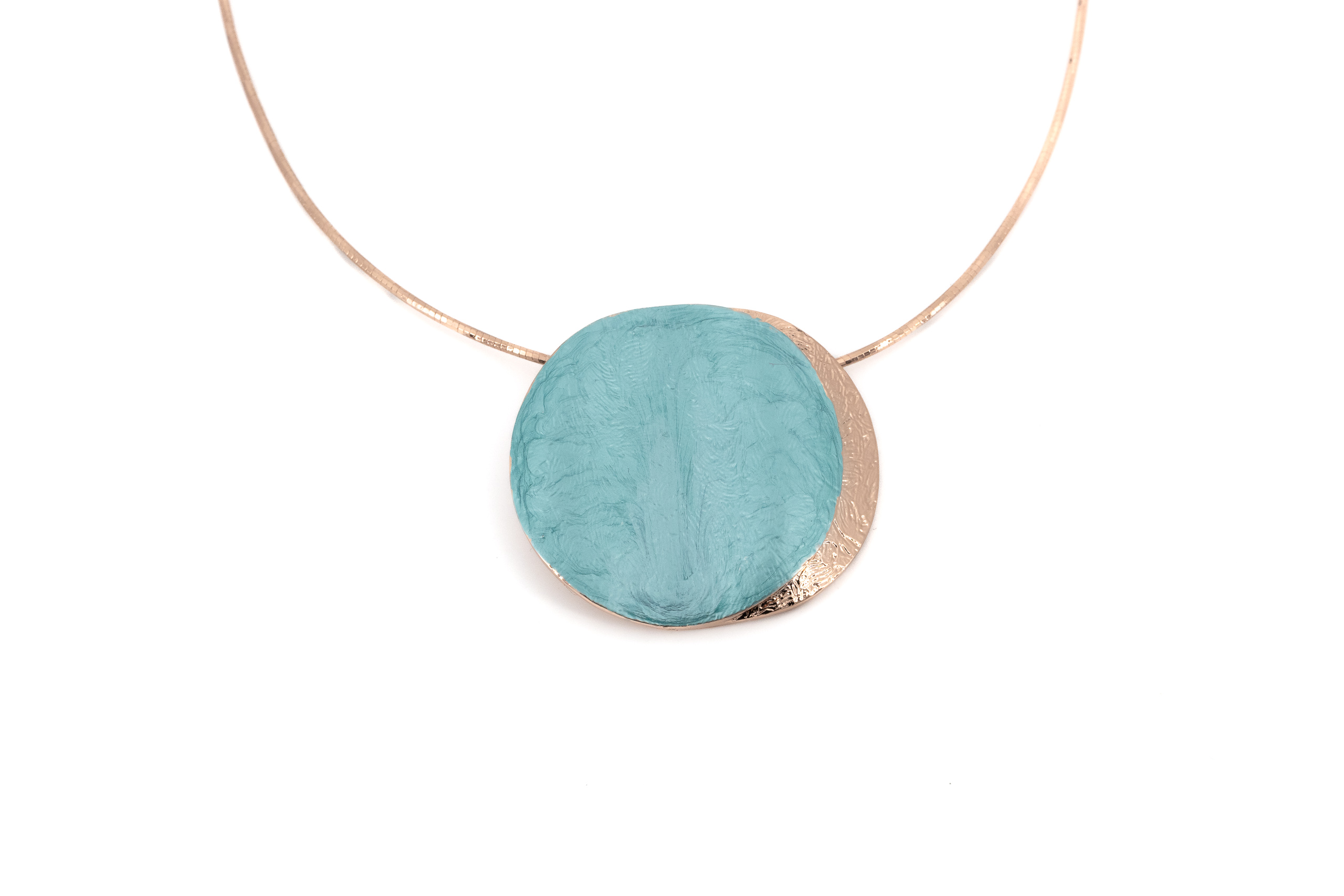 Collana filo semi rigido corto zama tondo sovrapposto