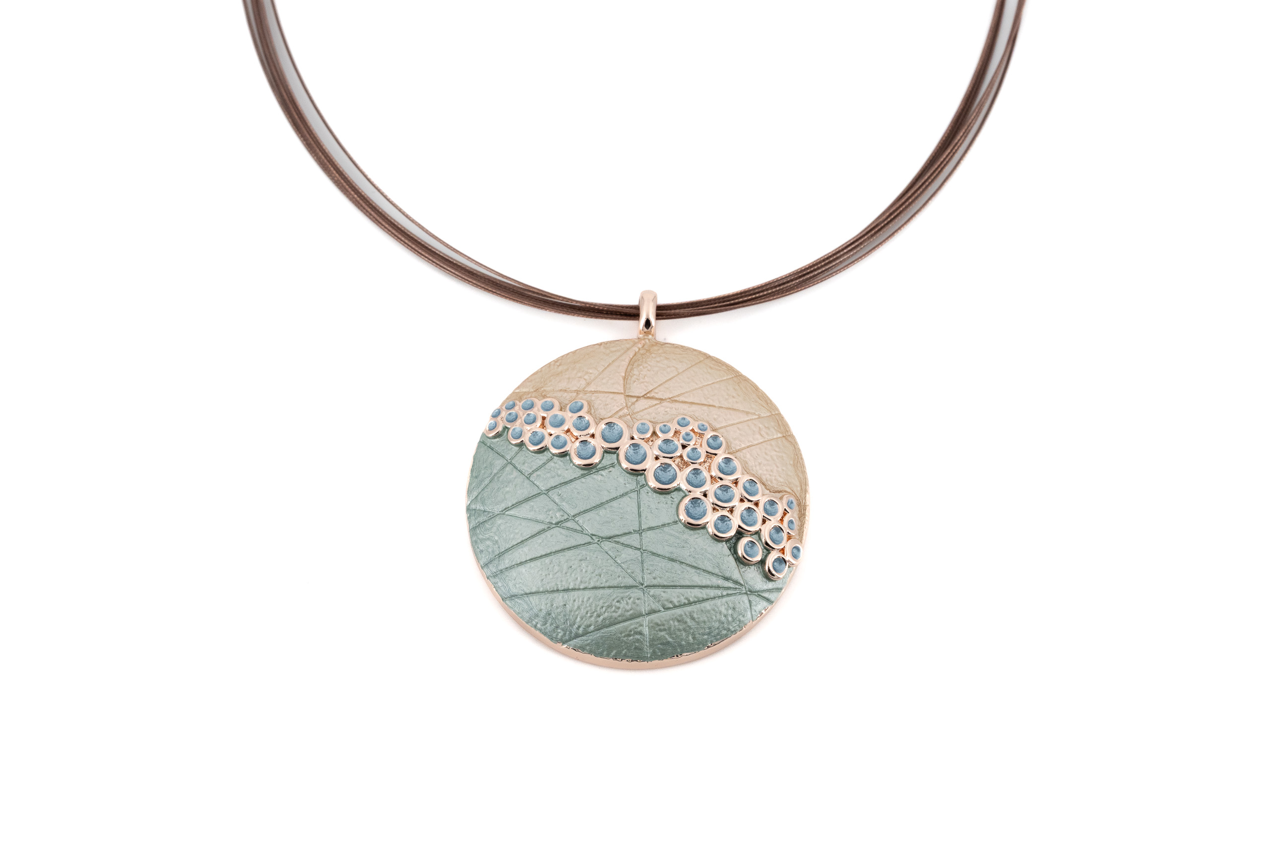 Collana fili acciaio corta zama tondo grappolo centrale