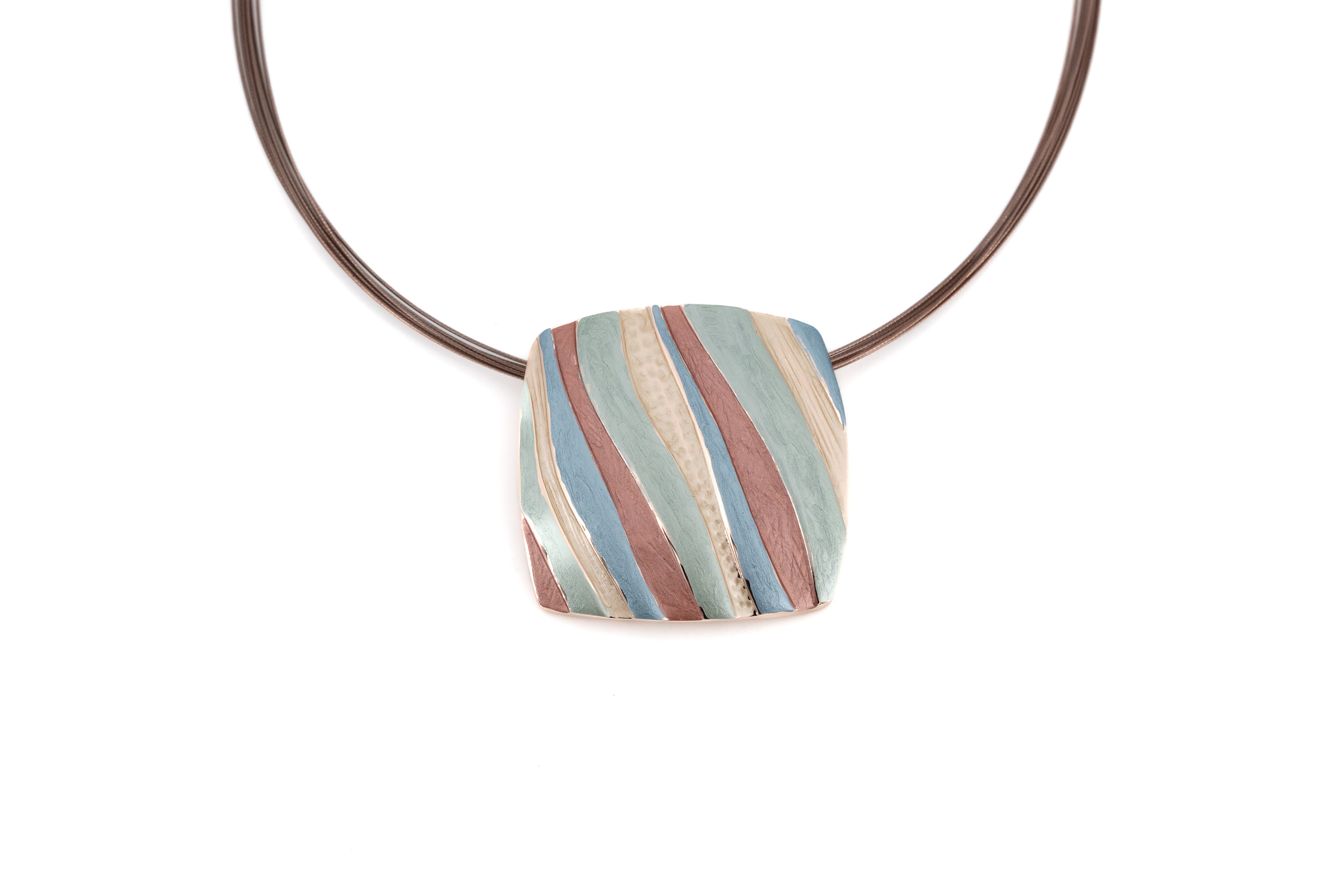 Collana fili acciaio corta zama quadro rigato