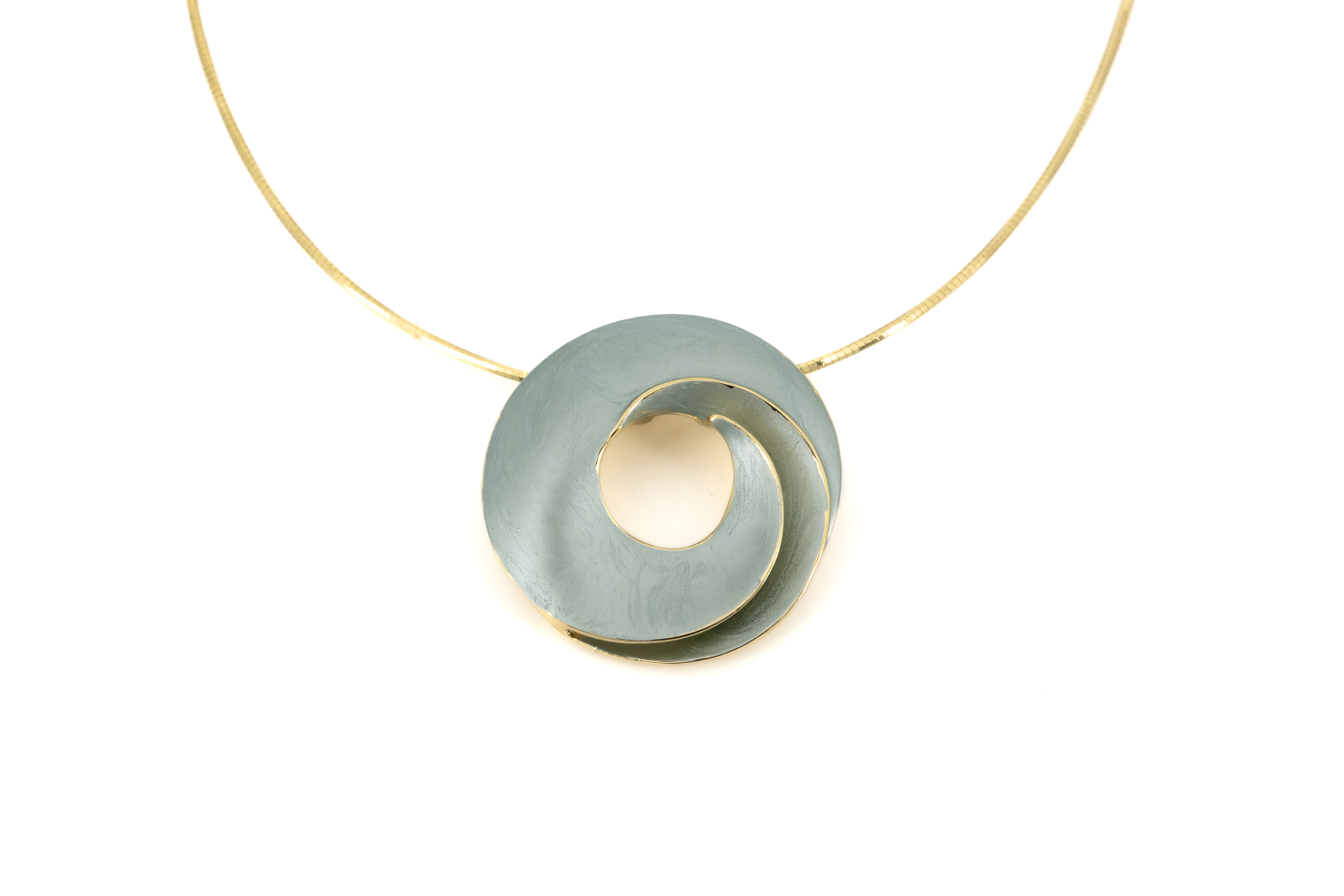 Collana filo semi rigido corto zama chiocciola