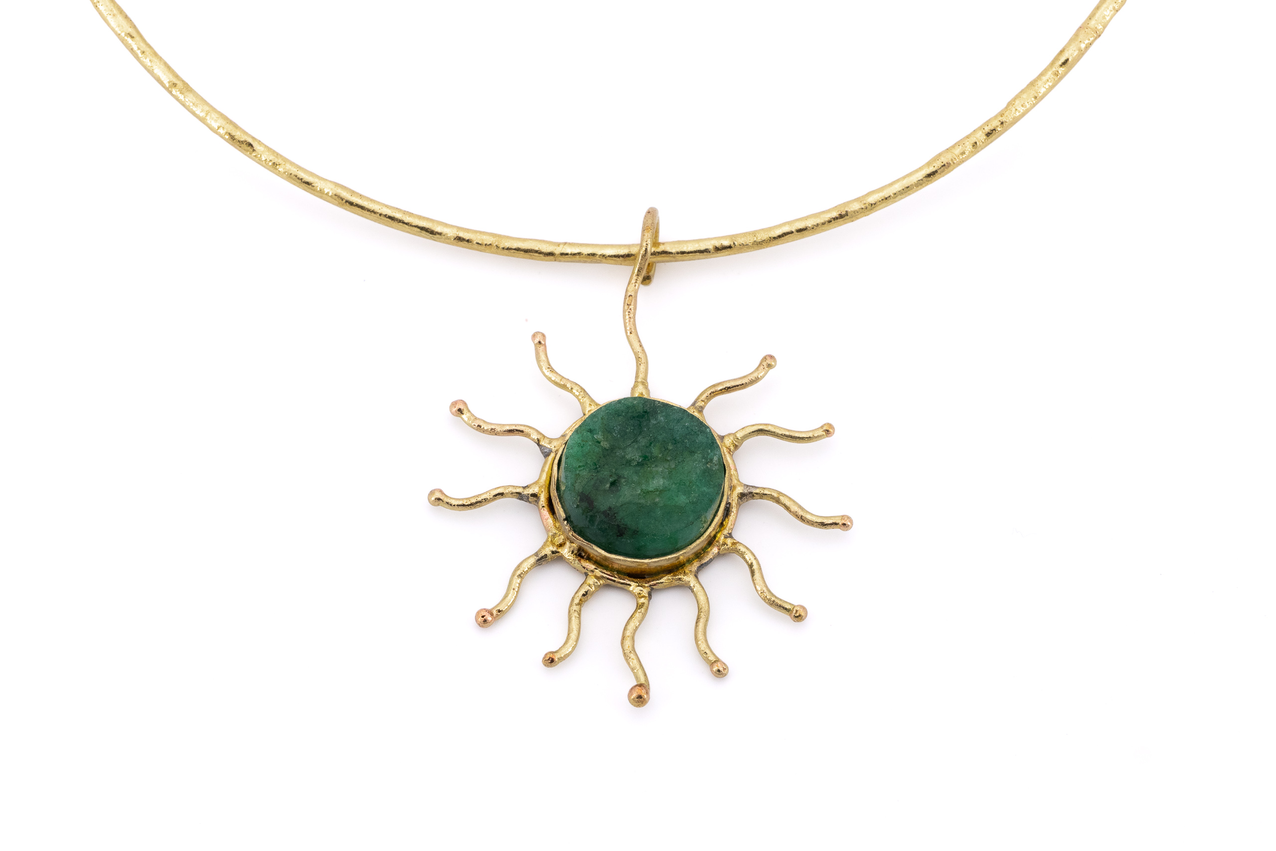 Choker ottone sole pendente con pietra Smeraldo