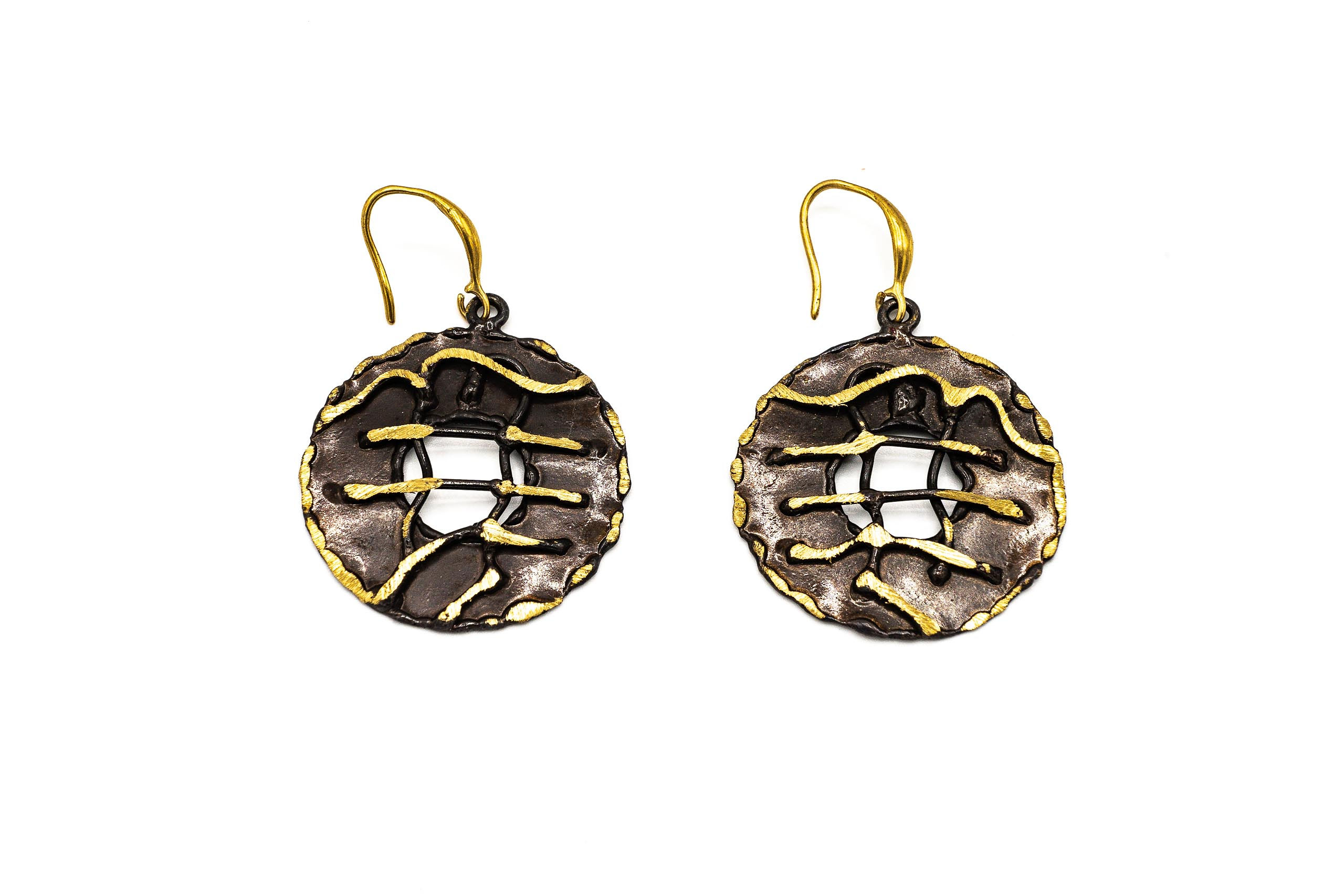 METAL EARRING