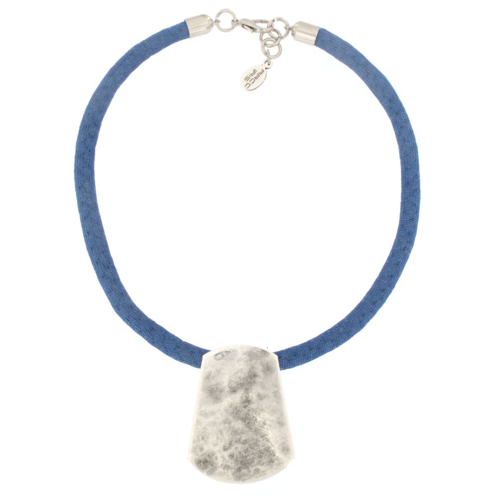COLLANA CORDINO METALLICO BLU CON TRAPEZIO ARGENTATO
