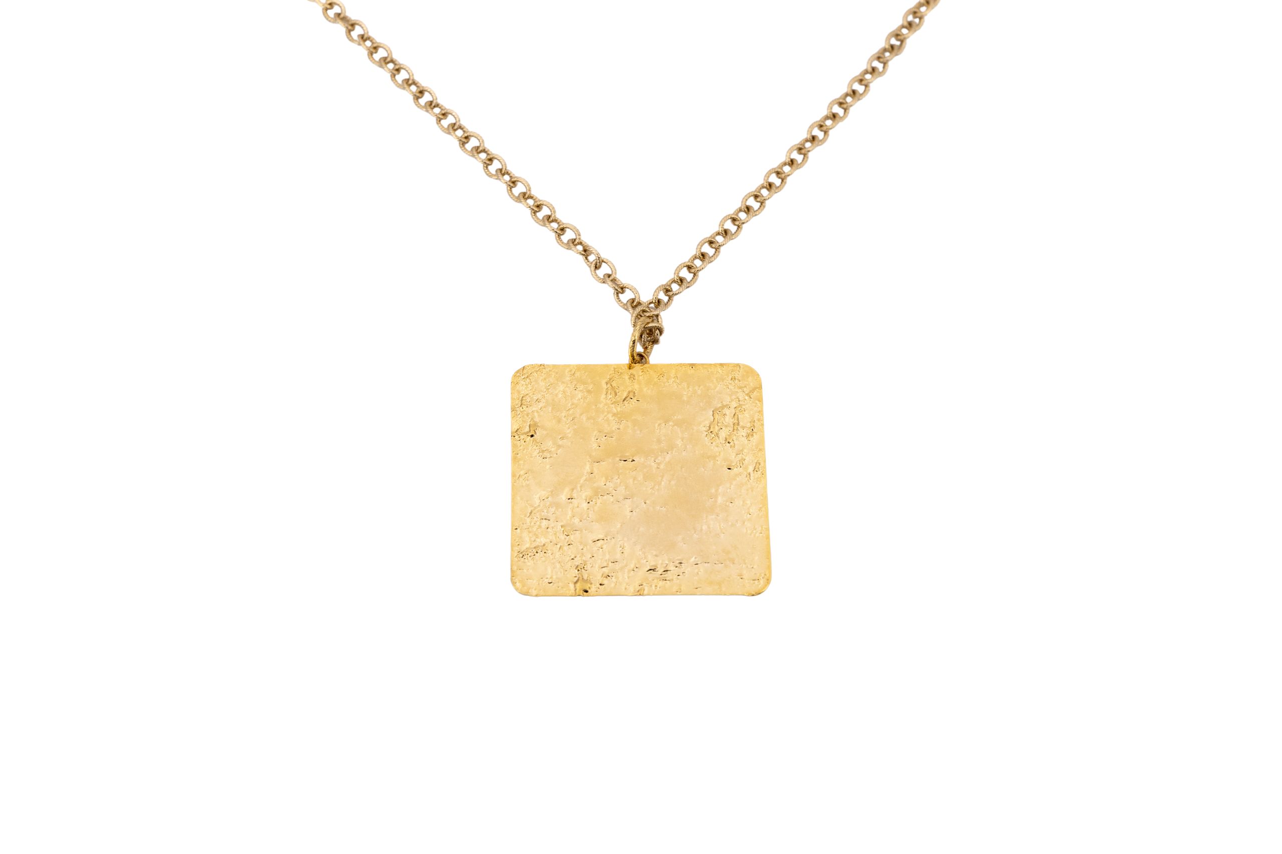 Collana lunga ottone catena con quadro martellato lucido
