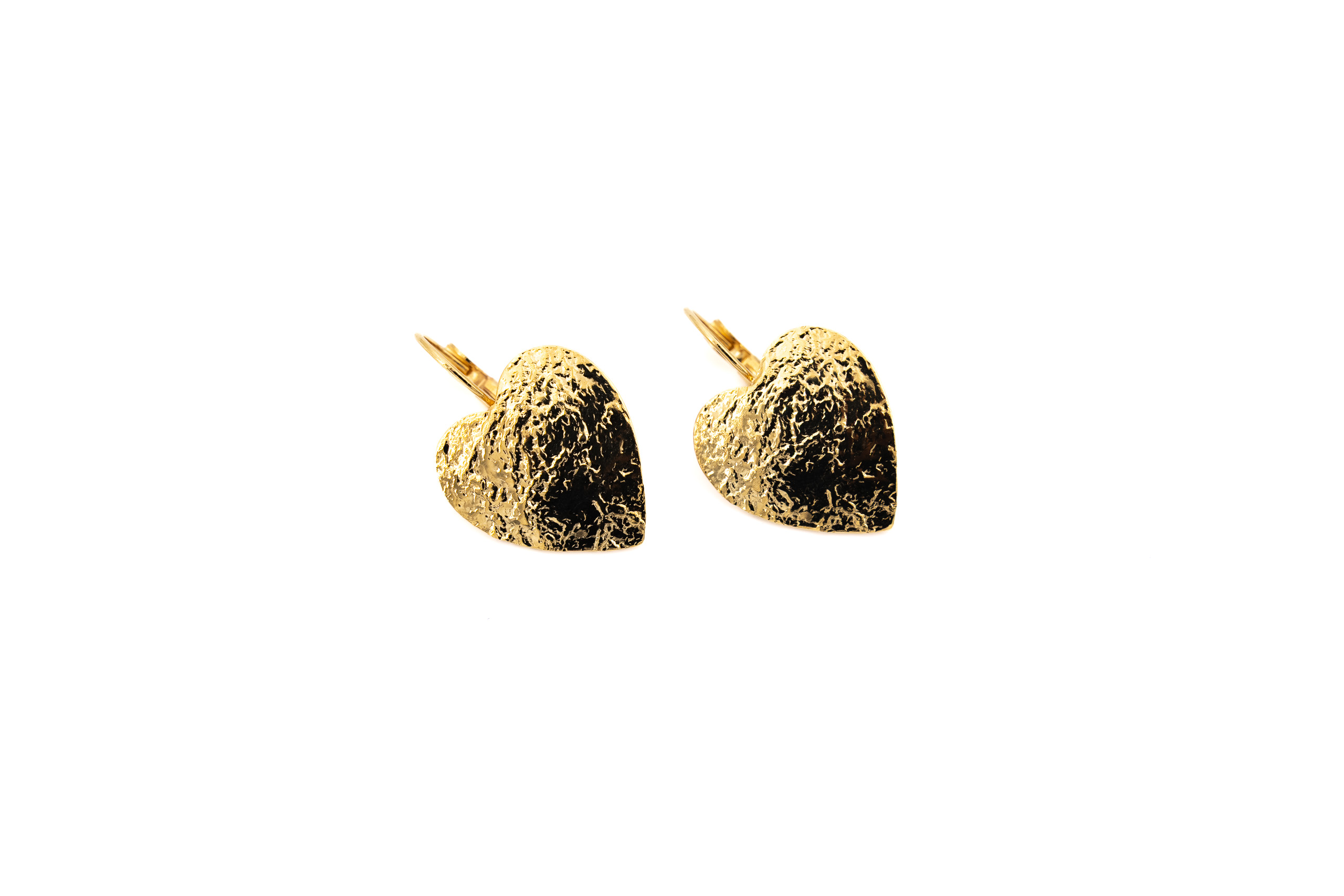Orecchini ottone cuore martellato lucido