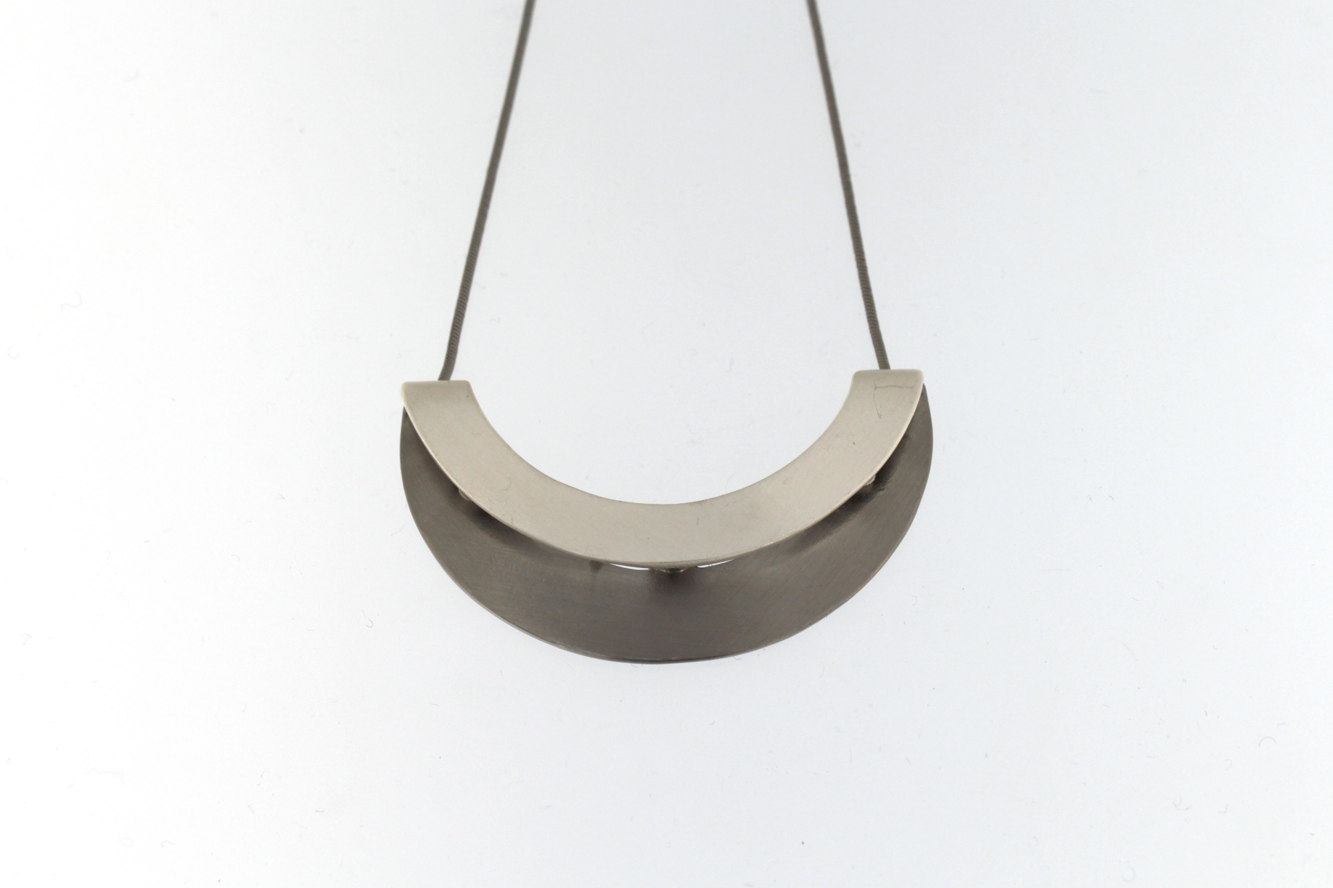 COLLANA CAT.100cm MEZZA LUNA MET.ZAMA BAGNO IN ARGENTO+RHODIUM