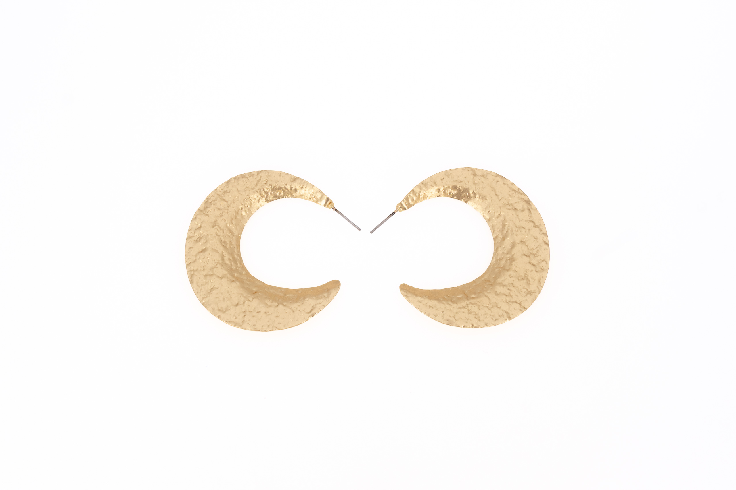 Orecchini ottone mezza luna martallata opaca